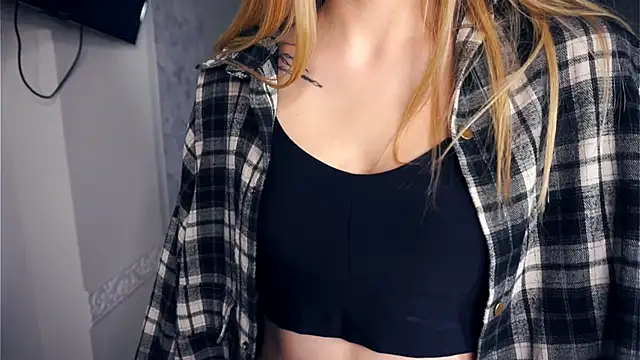 Snapshot of AnnisAtlee chatting on 10/16/25, 04:57 AnnisAtlee online show from 10/16/25, 04:57