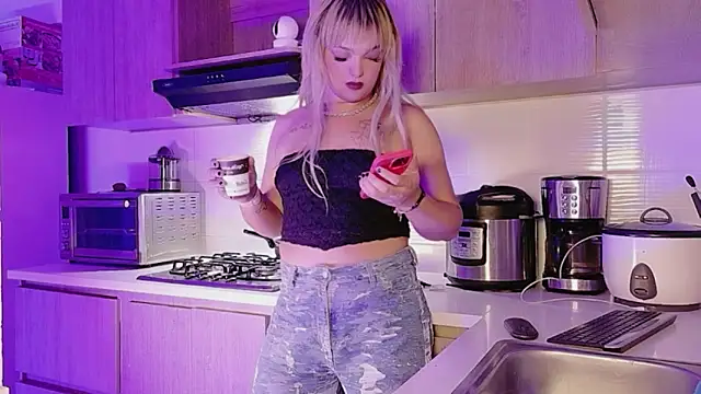Snapshot of ScarletThompsonx chatting on 04/30/26, 04:19 ScarletThompsonx online show from 04/30/26, 04:19