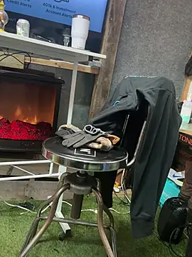 Polaroid White online show from 03/03/25, 11:11