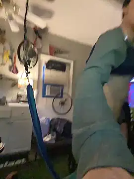 Polaroid White online show from 11/21/25, 08:46