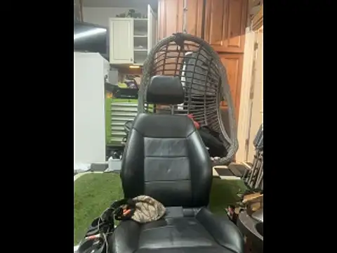 Polaroid White online show from 12/21/25, 04:52