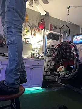 Polaroid White online show from 01/12/26, 08:30