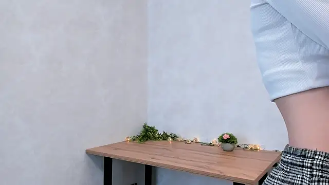 Snapshot of FloraEves chatting on 03/01/25, 07:19 FloraEves online show from 03/01/25, 07:19