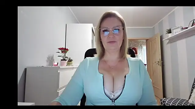 DianaLive online show from 12/19/25, 09:05