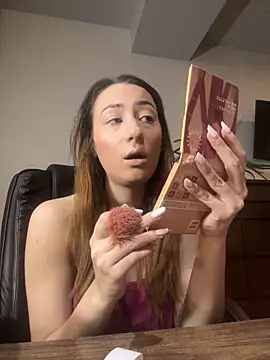 IsoldeBlis online show from 11/27/25, 05:42