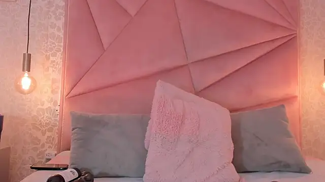 Snapshot of SalomeHills__ chatting on 03/04/25, 04:41 SalomeHills online show from 03/04/25, 04:41