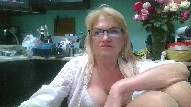 Snapshot of Heidi-Helga chatting on 10/06/25, 07:22 Heidi-Helga online show from 10/06/25, 07:22