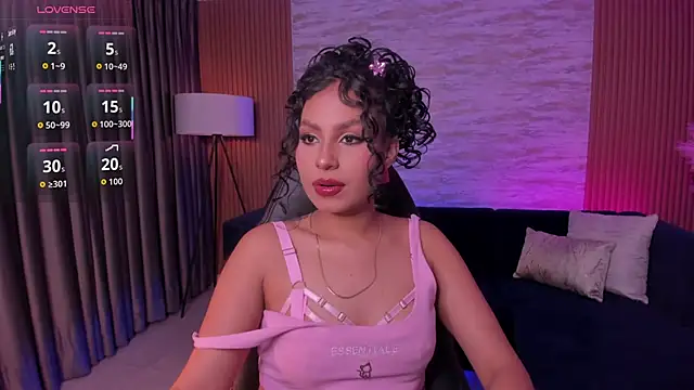 hannah thomson  online show from 10/24/25, 03:14