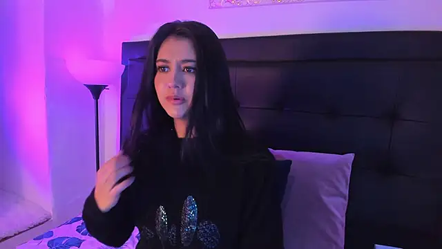 Snapshot of Madyson18 chatting on 09/20/25, 12:28 Madyson18 online show from 09/20/25, 12:28