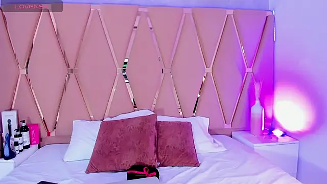 Snapshot of Emily_Black1 chatting on 10/11/25, 02:55 Emily Black1 online show from 10/11/25, 02:55