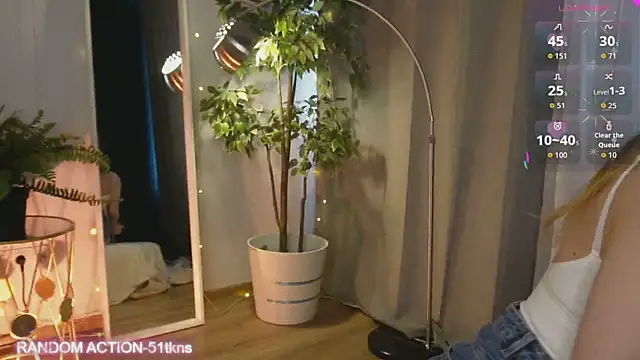 luna joy  online show from 04/18/26, 12:53