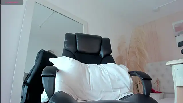 CHANELL 11INCHES online show from 03/21/25, 08:29