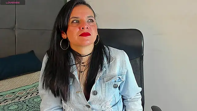 laura hotties online show from 03/12/25, 01:30