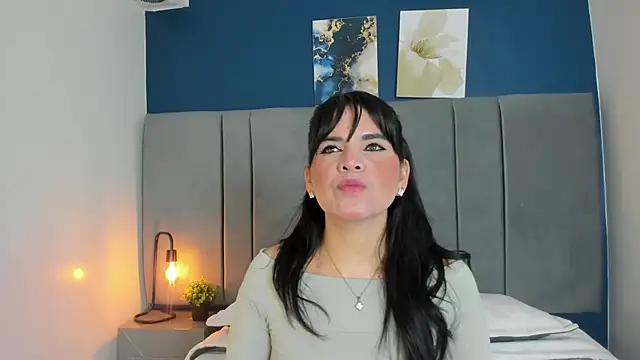 laura hotties online show from 10/24/25, 01:07