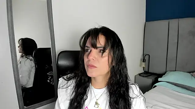 laura hotties online show from 01/10/26, 01:02