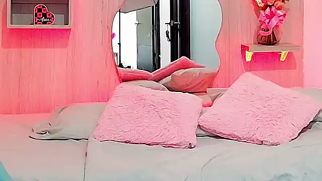 ZaraRousse online show from 12/18/25, 02:50