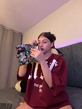 Dirty-Bunnyyy online show from 10/08/25, 06:22