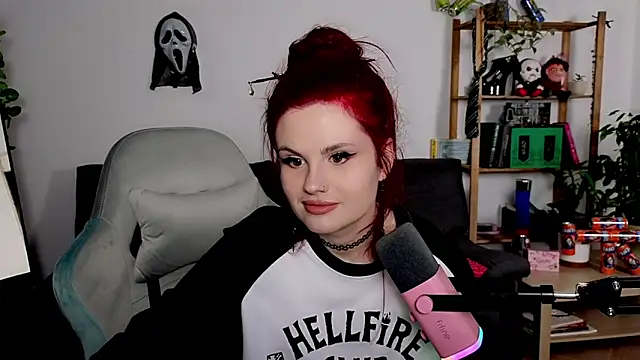 Della Ideal online show from 11/17/25, 04:13