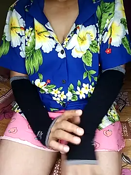 Snapshot of geetha_telugu_kan277 chatting on 10/08/25, 03:53 geetha telugu kan277 online show from 10/08/25, 03:53