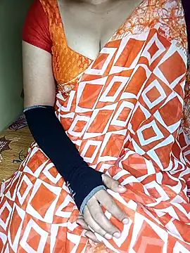 Snapshot of geetha_telugu_kan277 chatting on 10/29/25, 04:31 geetha telugu kan277 online show from 10/29/25, 04:31