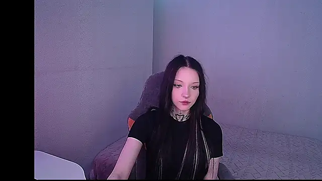 mefwhore online show from 10/15/25, 04:18