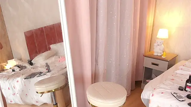 DaliaCruz online show from 04/18/26, 07:58