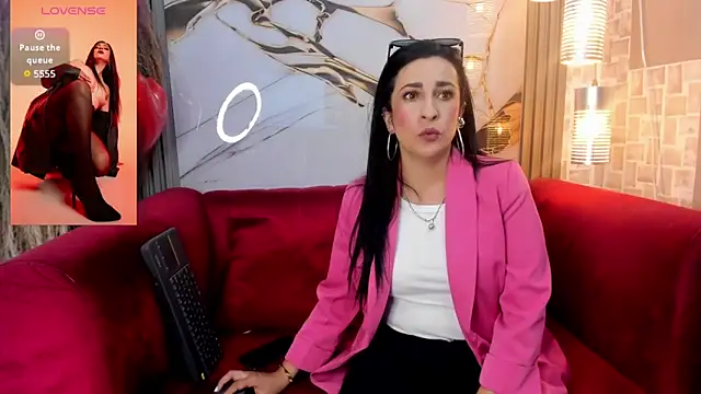 Bella williamss  online show from 02/10/26, 07:40