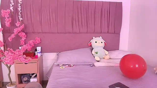 nathalya summer online show from 10/24/25, 08:38