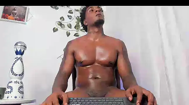 Snapshot of LOGAN_DRAKE chatting on 03/14/25, 09:46 LOGAN DRAKE online show from 03/14/25, 09:46