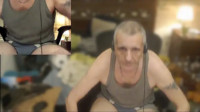 Snapshot of maxdaddy690 chatting on 07/17/26, 10:25 maxdaddy690 online show from 07/17/26, 10:25