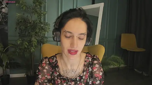 Snapshot of lisbatsyy chatting on 03/08/25, 05:54 lisbatsyy online show from 03/08/25, 05:54