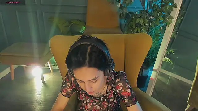 Snapshot of lisbatsyy chatting on 03/16/25, 01:07 lisbatsyy online show from 03/16/25, 01:07