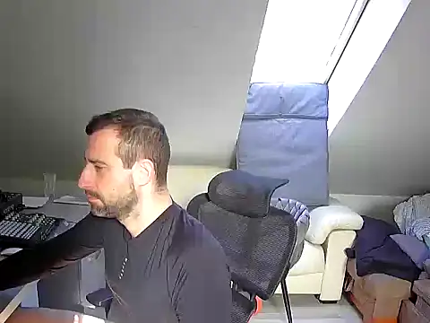 gryzoon online show from 10/10/25, 12:37