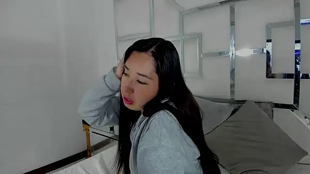 Snapshot of Celeste_X chatting on 11/24/25, 07:52 Celeste X online show from 11/24/25, 07:52