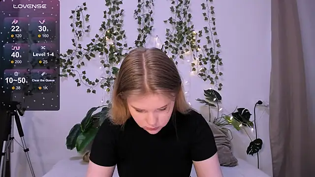 LaseyMoon online show from 03/12/25, 04:30