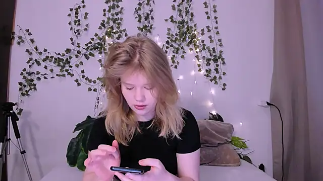 LaseyMoon online show from 03/14/25, 01:16