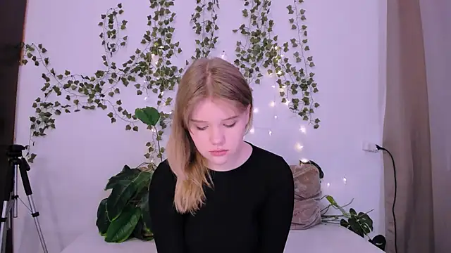 LaseyMoon online show from 03/17/25, 01:03