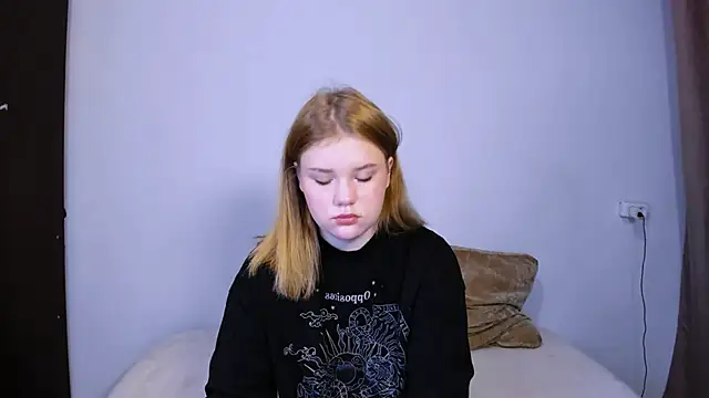 LaseyMoon online show from 09/29/25, 11:26