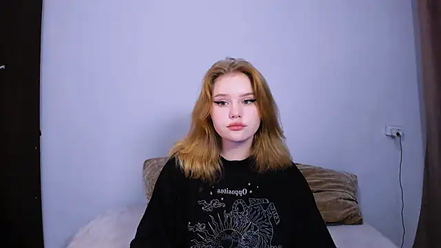 LaseyMoon online show from 09/30/25, 11:10