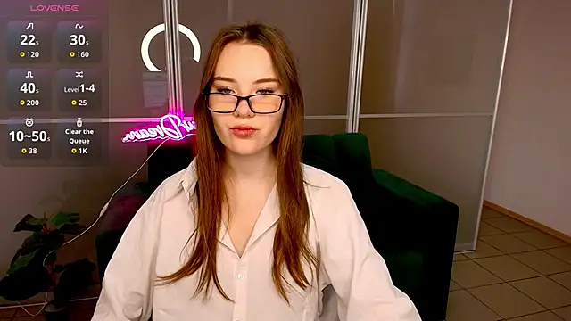 Snapshot of ElenaOconar chatting on 10/20/25, 05:52 ElenaOconar online show from 10/20/25, 05:52