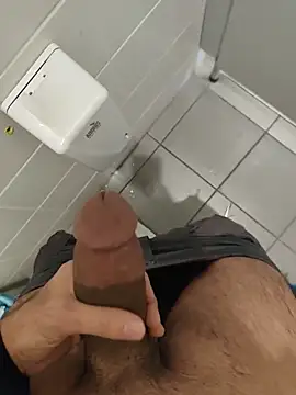 Snapshot of _SeMiHH_ chatting on 01/19/26, 09:13 SeMiHH online show from 01/19/26, 09:13