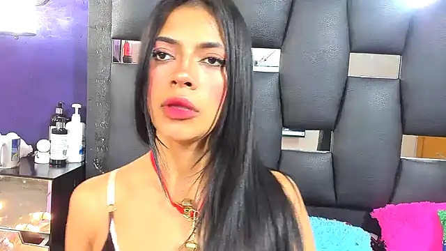 EMYCLARK01 online show from 12/15/25, 11:25