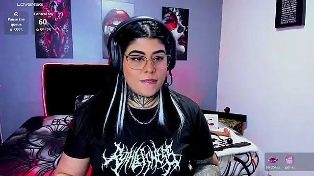 Snapshot of Veronika_metal chatting on 05/10/26, 03:23 Veronika metal online show from 05/10/26, 03:23
