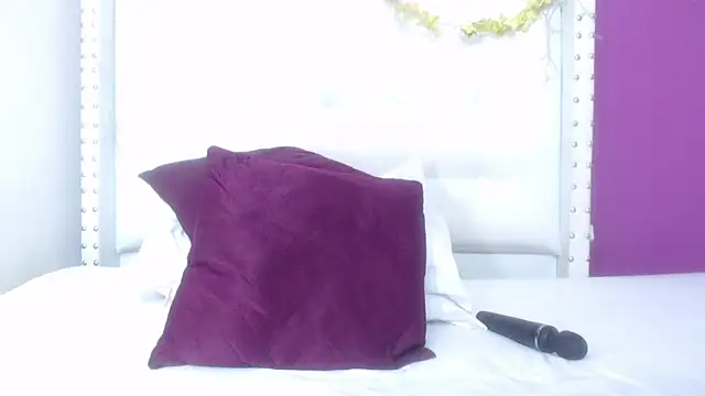 Snapshot of naughty_teen18 chatting on 03/04/25, 04:52 naughty teen18 online show from 03/04/25, 04:52