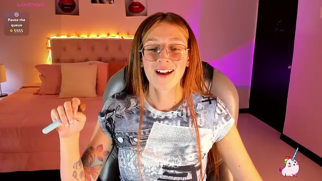 Emily Warren  online show from 03/13/26, 08:26