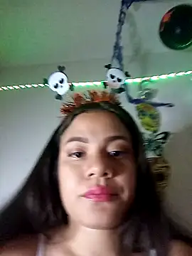 Snapshot of Valen_thompsom_002 chatting on 10/22/25, 04:18 Valen thompsom 002 online show from 10/22/25, 04:18