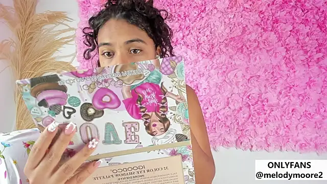 Melodymoore  online show from 12/18/25, 10:49