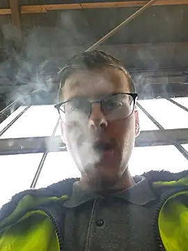 Snapshot of luckyluuk25 chatting on 02/25/25, 10:04 luckyluuk25 online show from 02/25/25, 10:04