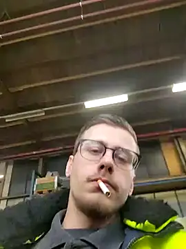 Snapshot of luckyluuk25 chatting on 02/25/25, 01:17 luckyluuk25 online show from 02/25/25, 01:17