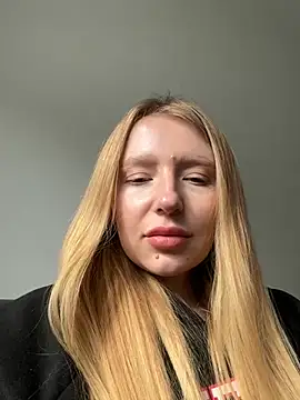 Snapshot of EvaBrooklyn chatting on 03/02/25, 11:29 EvaBrooklyn online show from 03/02/25, 11:29